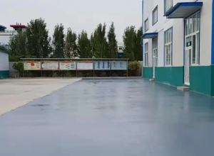 延庆彩色路面喷涂翻新的材料对冬季
